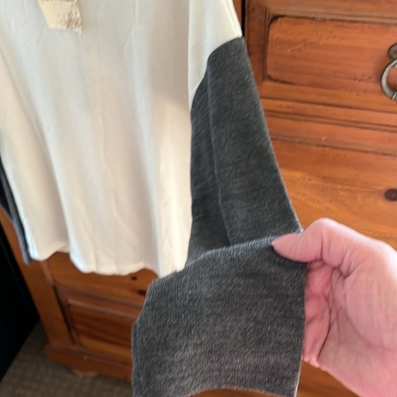 Hem & Thread NWT Women’s Cream and Navy Blue Hoodie, Size Medium - Picture 4 of 9